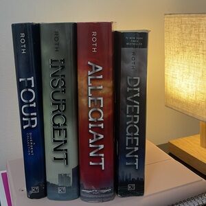 Divergent book series + a bonus book